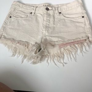🔥🔥🔥We The Free Beige Shorts. 100% Cotton. Size 26.